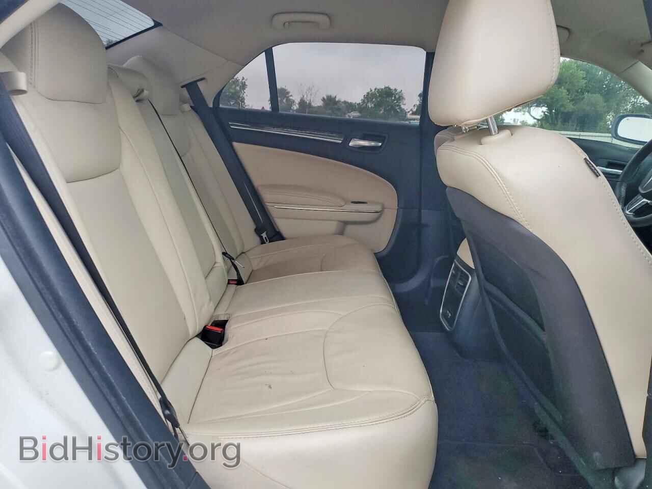 2016 CHRYSLER 300 - VIN: 2C3CCAAG4GH261342 - Фото 10