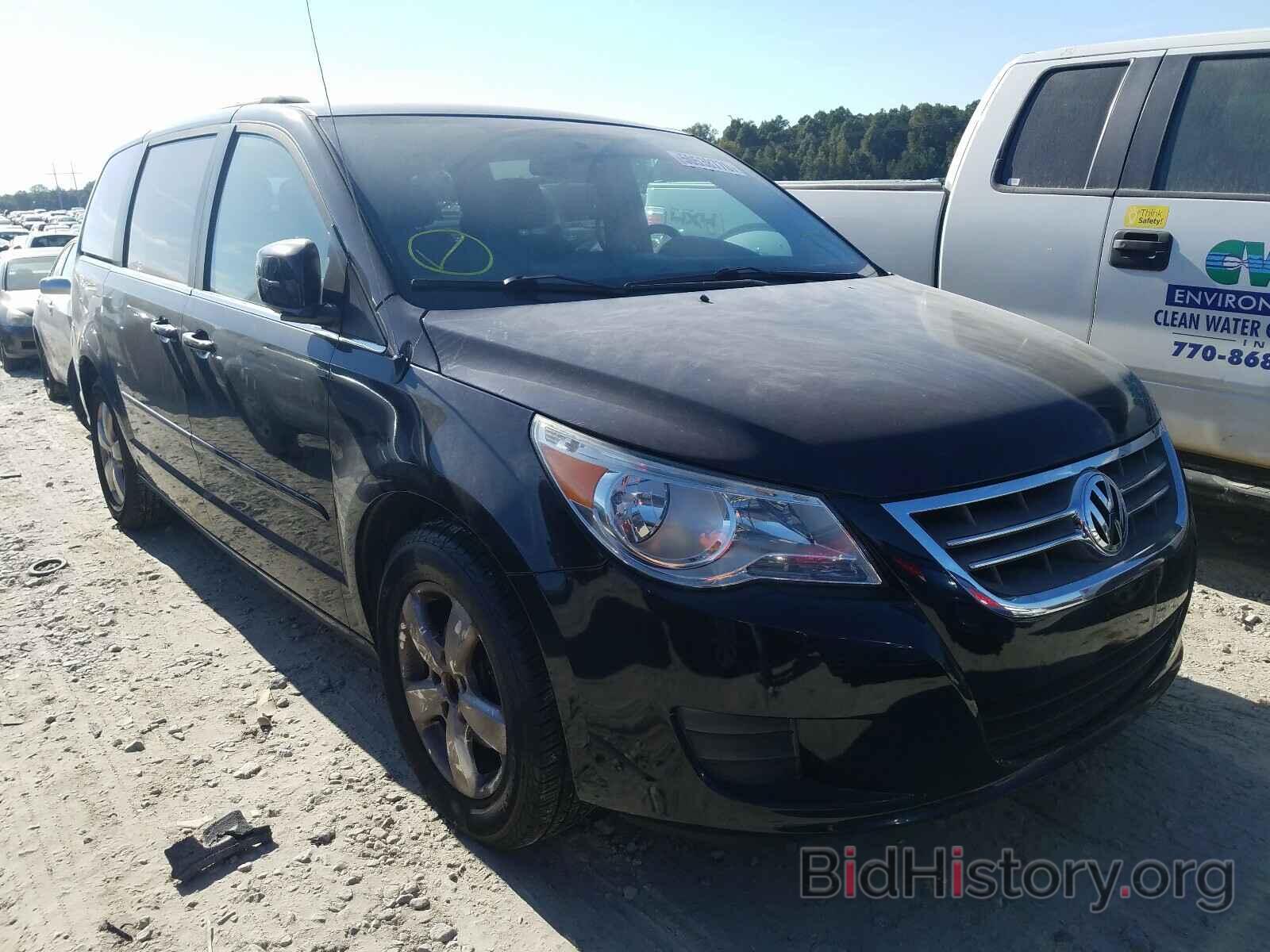 Photo 2V4RW3DG4BR634229 - VOLKSWAGEN ROUTAN 2011