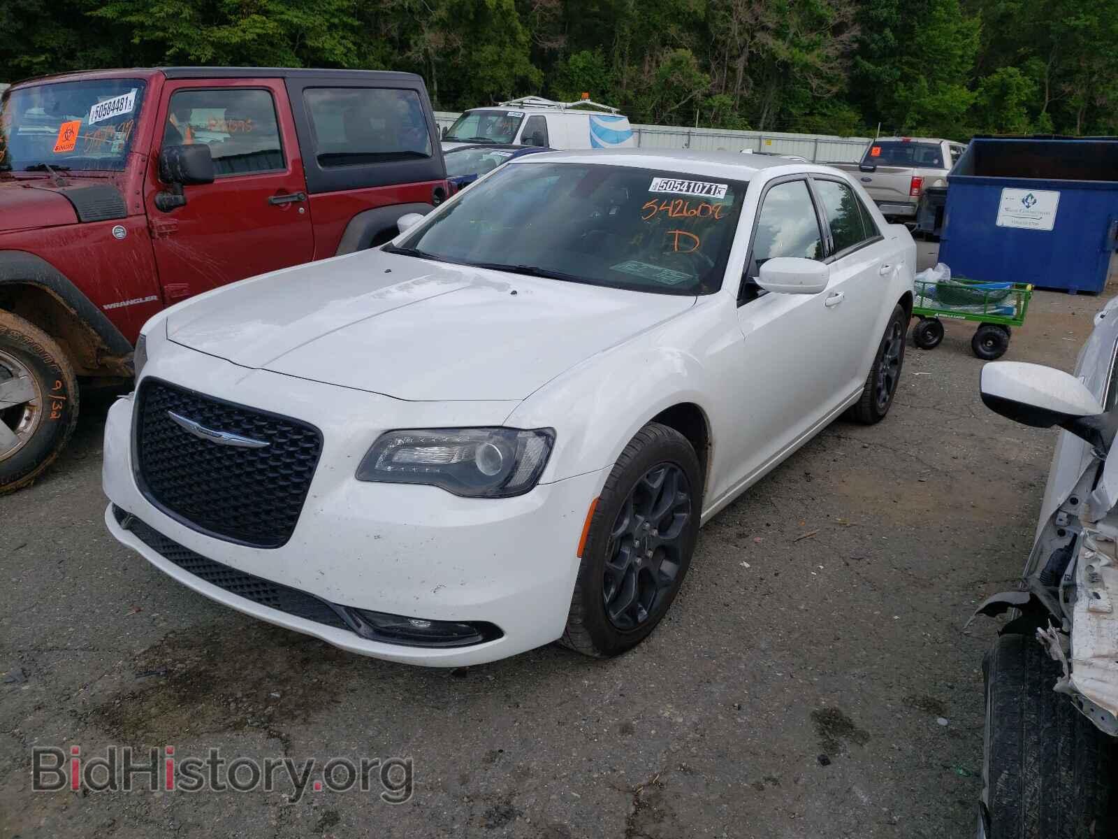 2019 CHRYSLER 300 - VIN: 2C3CCAGG8KH542608 - Photo 2
