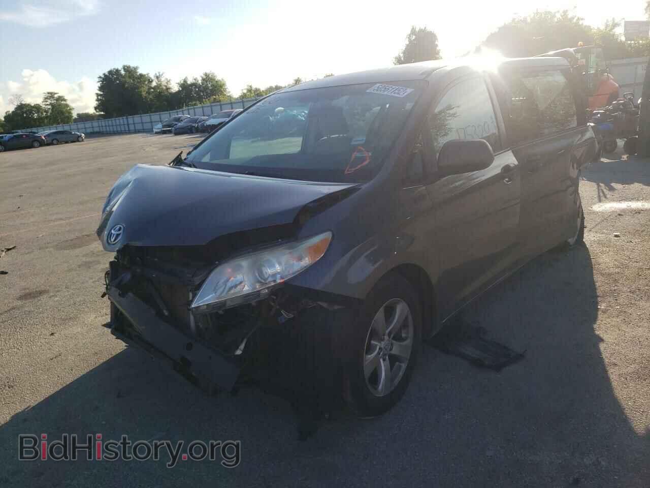 2013 TOYOTA SIENNA - VIN: 5TDZK3DC8DS285167 - Фото 2