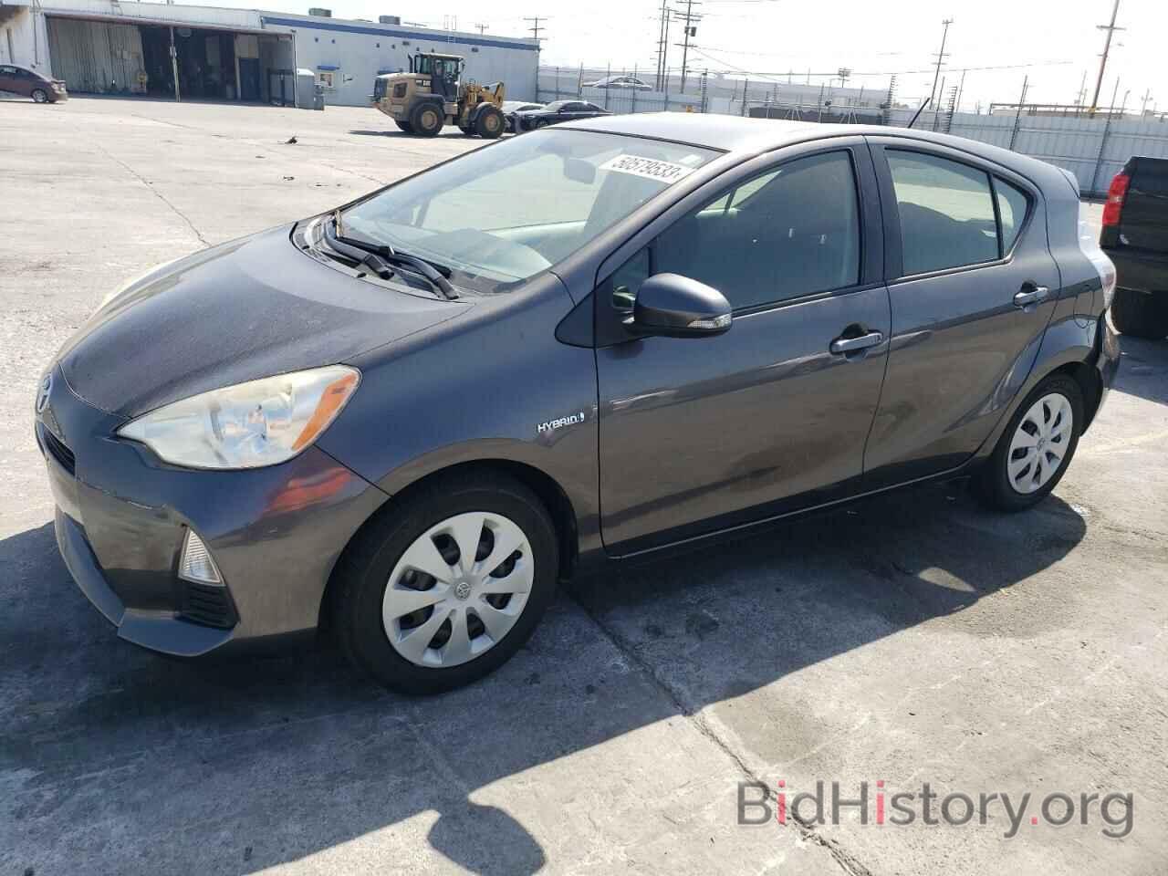 Toyota Prius c 2014