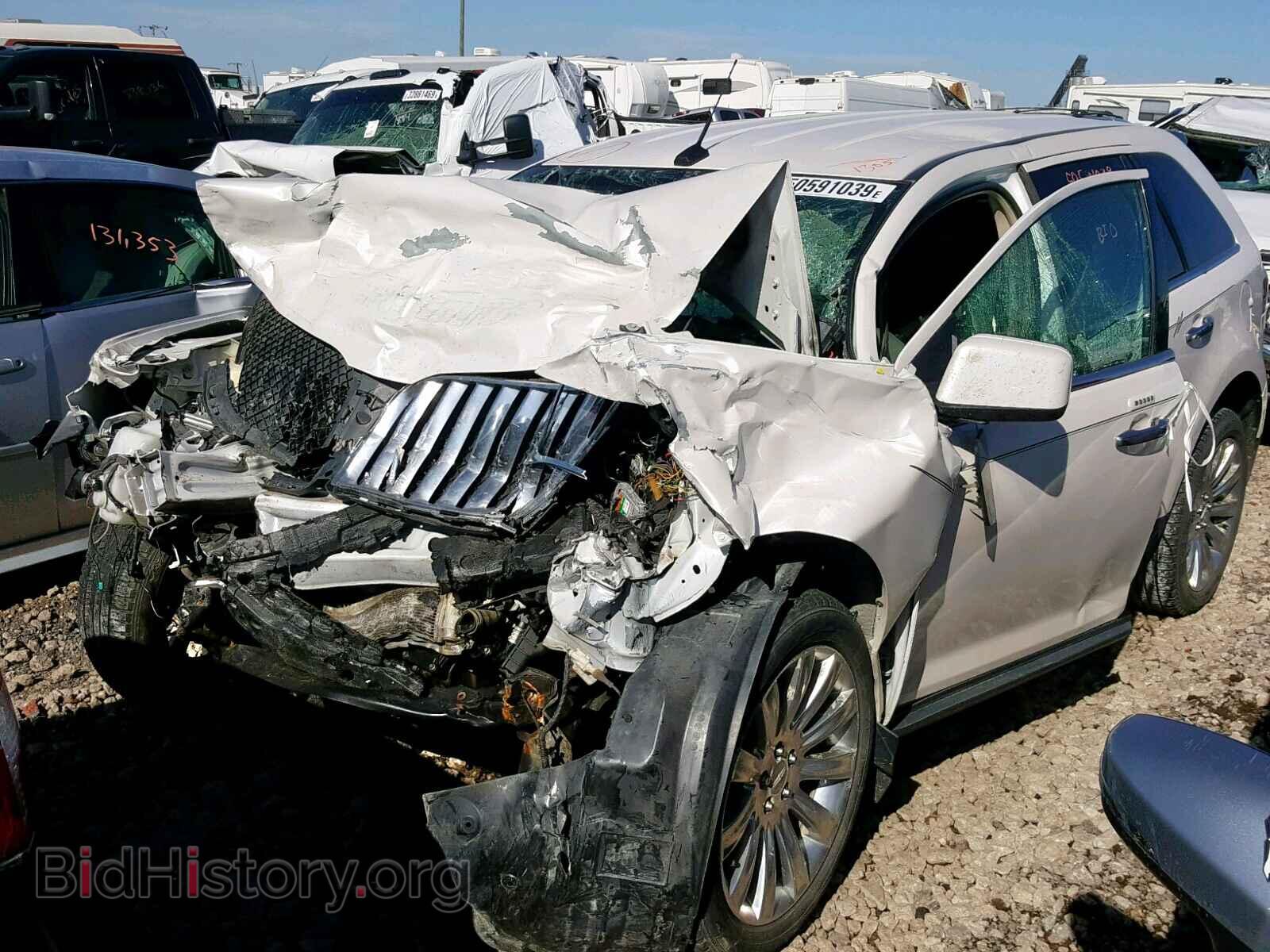 2011 LINCOLN MKX - VIN: 2LMDJ8JK7BBJ11305 - Photo 2