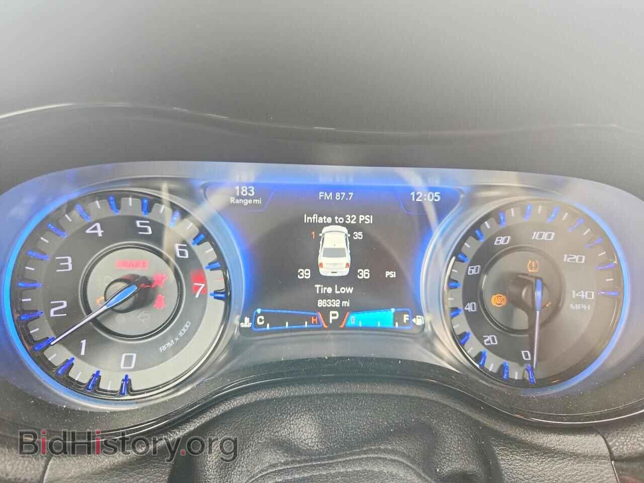 2017 CHRYSLER 300 - VIN: 2C3CCABG2HH593604 - Фото 9