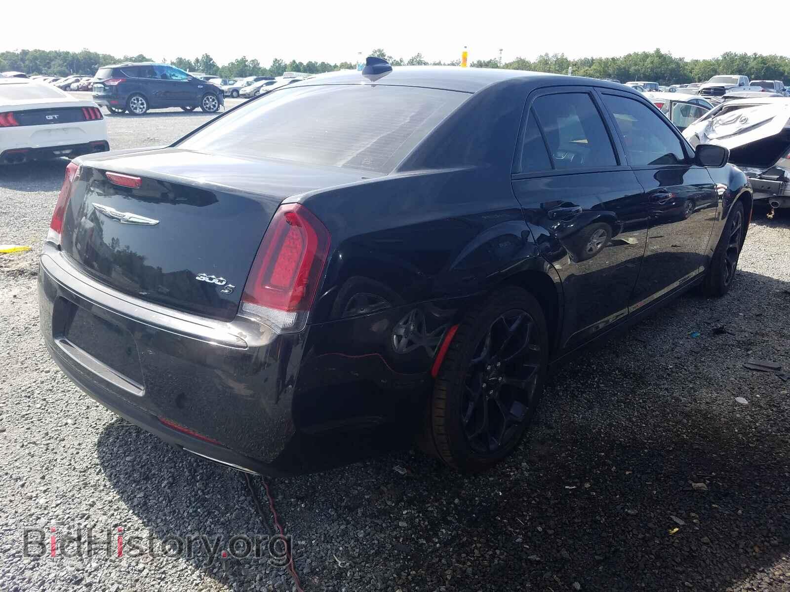 2019 CHRYSLER 300 - VIN: 2C3CCABGXKH515451 - Фото 4