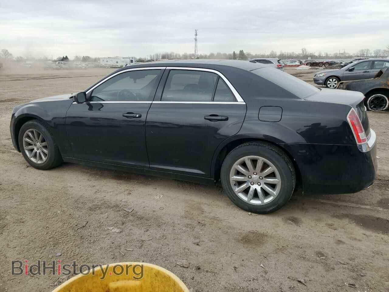 2013 CHRYSLER 300 - VIN: 2C3CCAAG5DH694132 - Фото 2