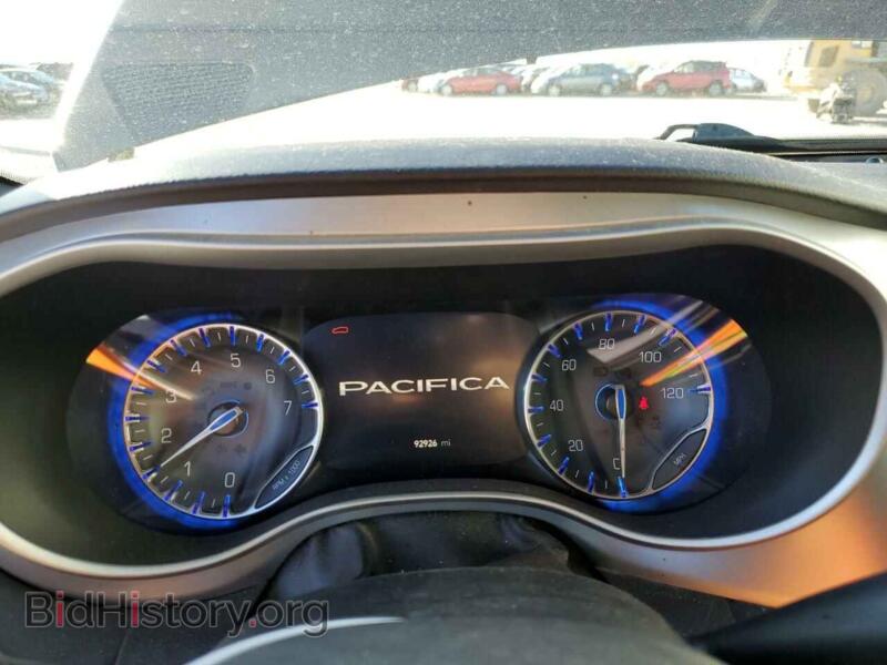 2020 Chrysler PACIFICA (VIN 2C4RC1EG4LR125555) — photo 9 of 14