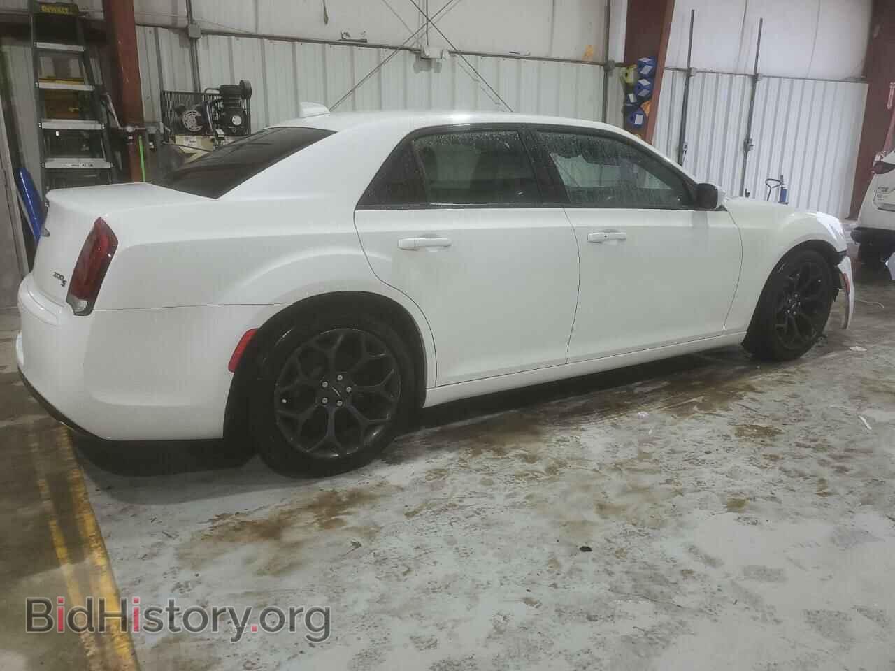 2019 CHRYSLER 300 - VIN: 2C3CCABG7KH697691 - Фото 3