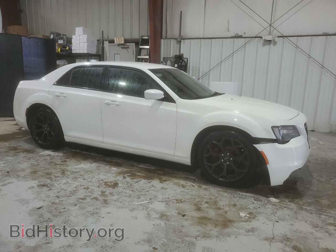 2019 CHRYSLER 300 - VIN: 2C3CCABG7KH697691 - Фото 4