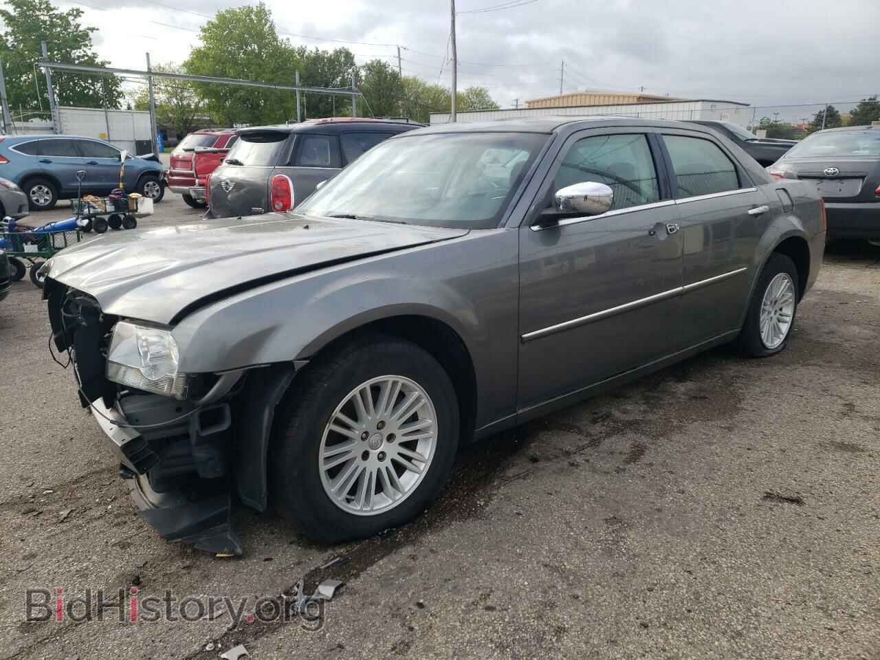 Photo 2C3CA1CV9AH318871 - CHRYSLER 300 2010