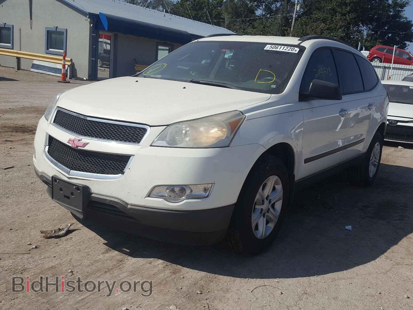 2011 CHEVROLET TRAVERSE - VIN: 1GNKRFED9BJ166325 - Фото 2