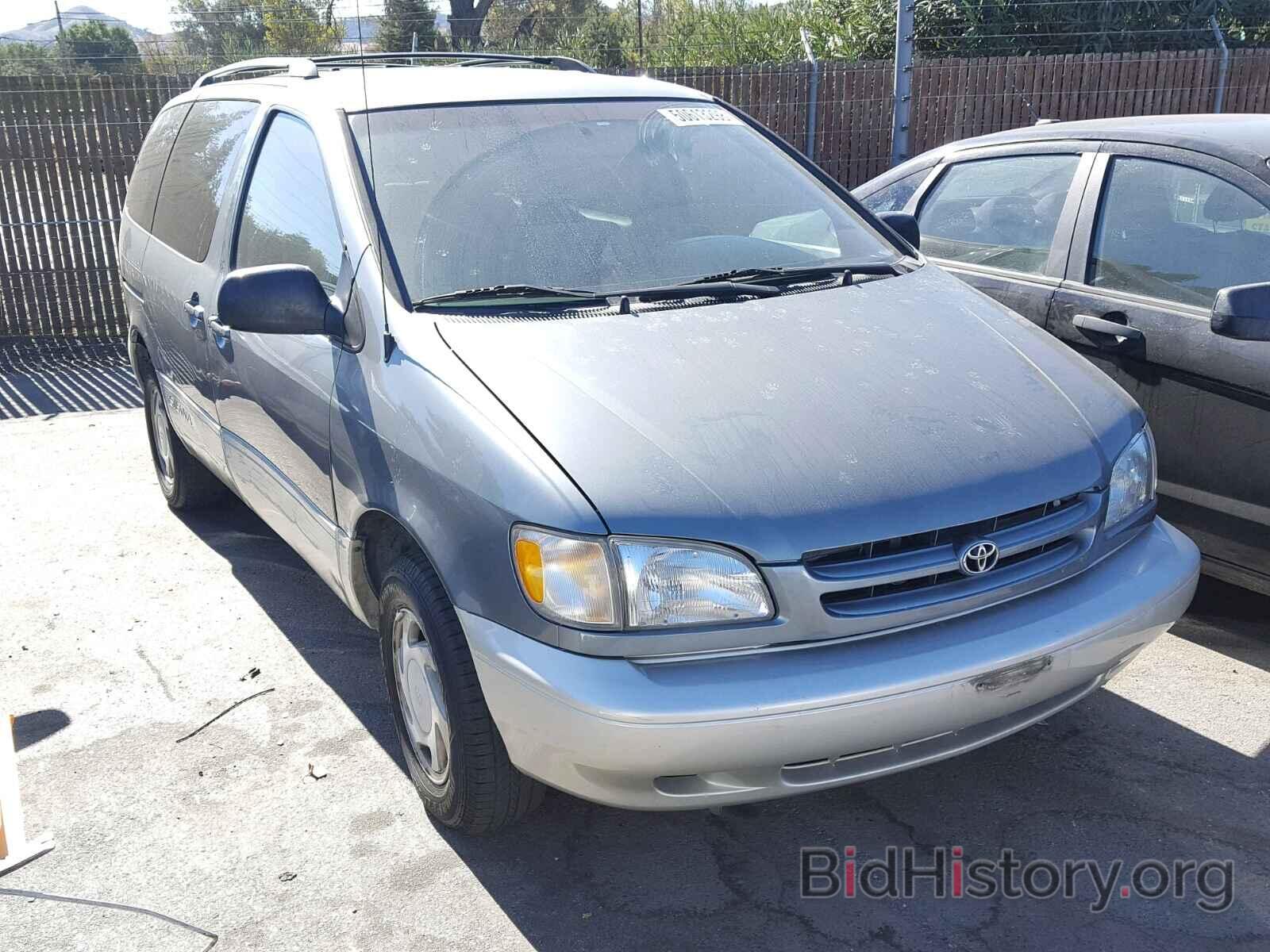 Photo 4T3ZF13C4WU049644 - TOYOTA SIENNA LE 1998