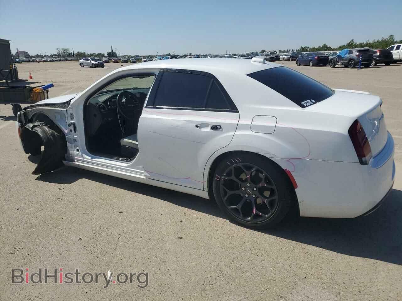 2019 CHRYSLER 300 - VIN: 2C3CCAAG9KH637008 - Фото 2