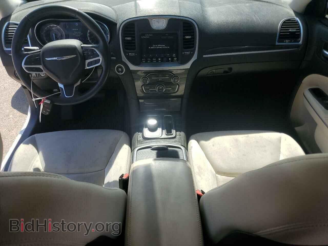 2019 CHRYSLER 300 - VIN: 2C3CCAAG9KH637008 - Фото 8