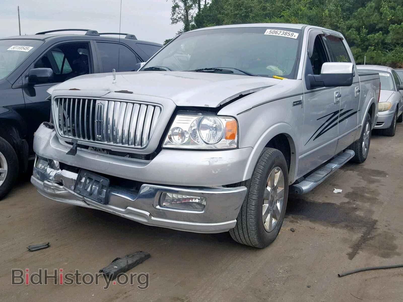 2006 LINCOLN MARK LT - VIN: 5LTPW16526FJ04921 - Фото 2