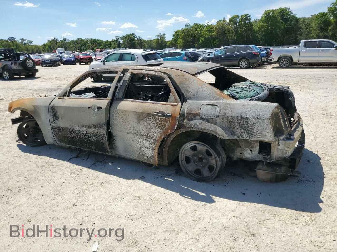 2006 CHRYSLER 300 - VIN: 2C3KA63H36H281164 - Фото 2