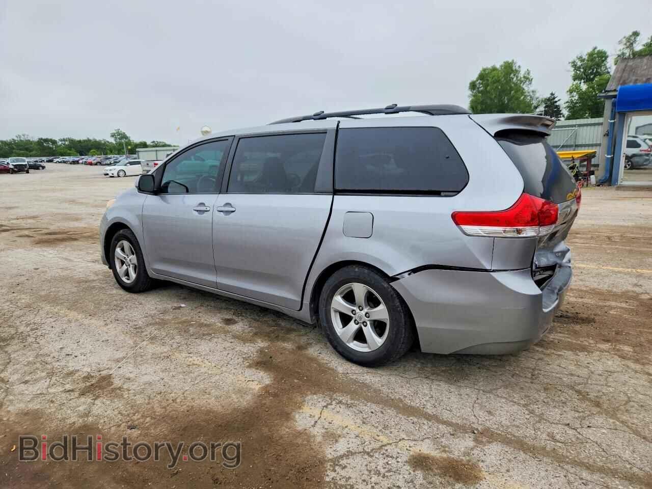 2013 TOYOTA SIENNA - VIN: 5TDKK3DC8DS379857 - Фото 2