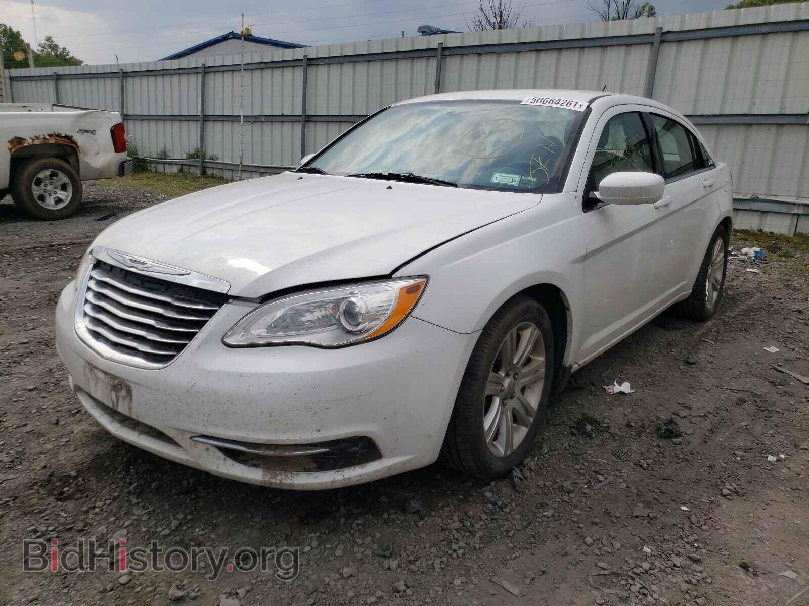 2013 CHRYSLER 200 - VIN: 1C3CCBAB8DN736004 - Фото 2