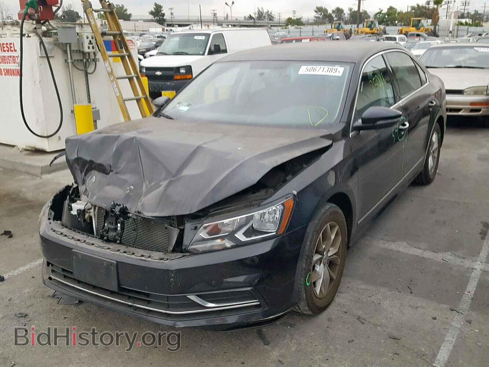 2017 VOLKSWAGEN PASSAT - VIN: 1VWAT7A37HC017110 - Фото 2