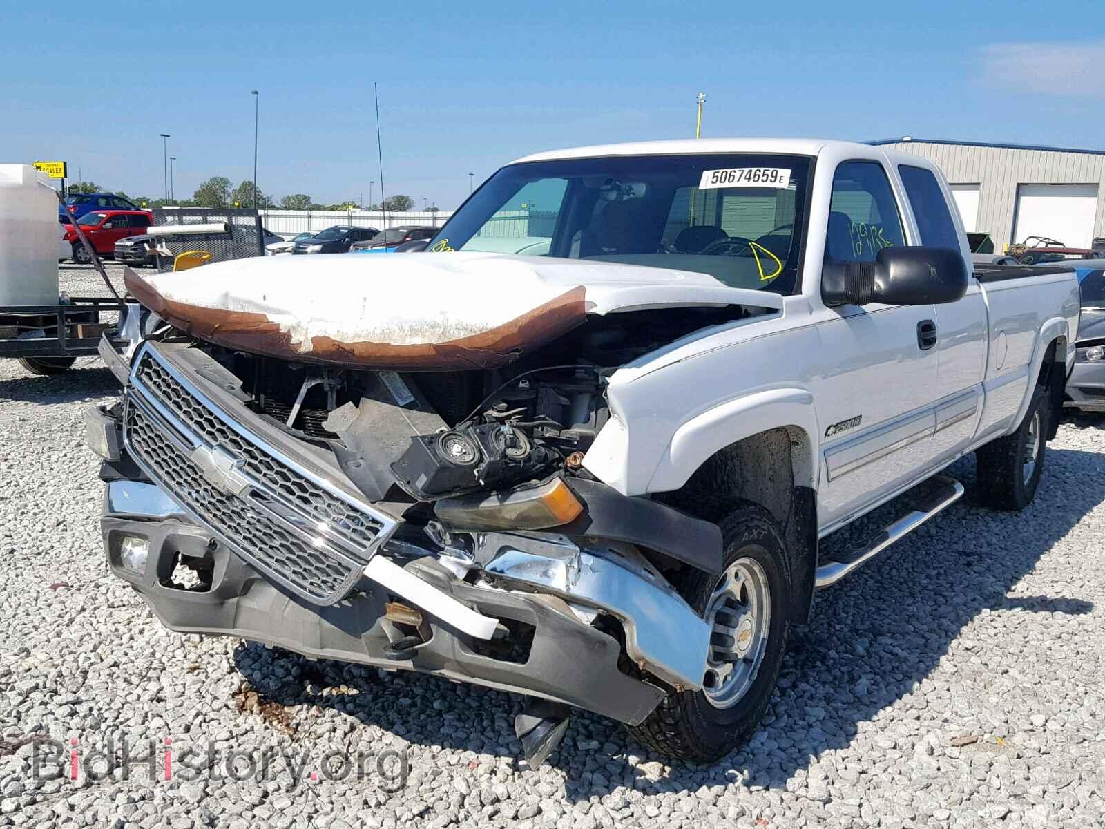 2005 CHEVROLET SILVERADO - VIN: 1GCHC29U75E106368 - Фото 2