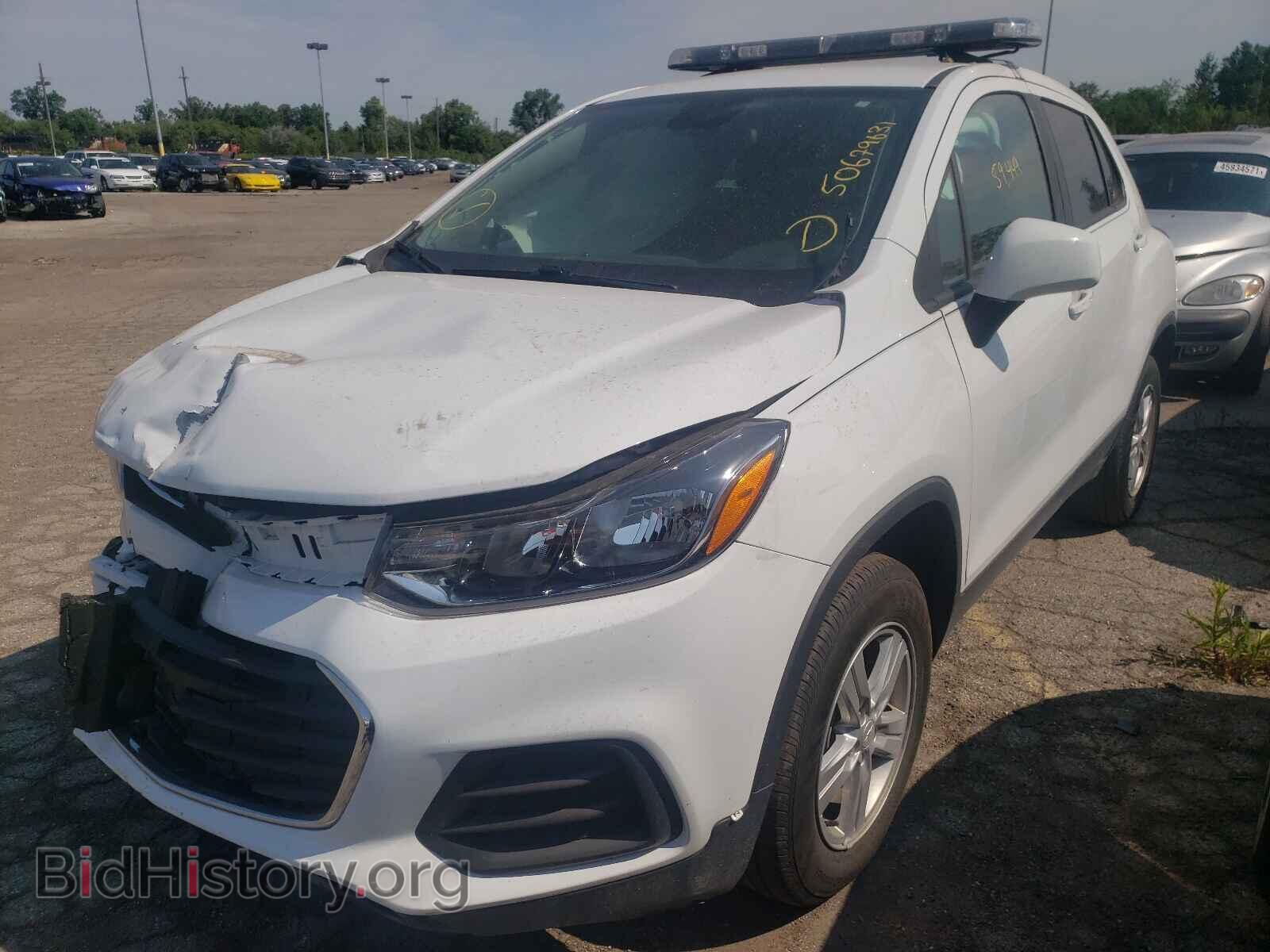 2020 CHEVROLET TRAX - VIN: 3GNCJNSB6LL121667 - Фото 2