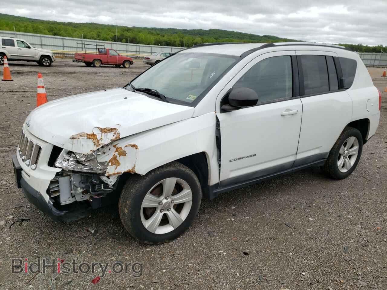 Photo 1J4NF1FB9BD136054 - JEEP COMPASS 2011
