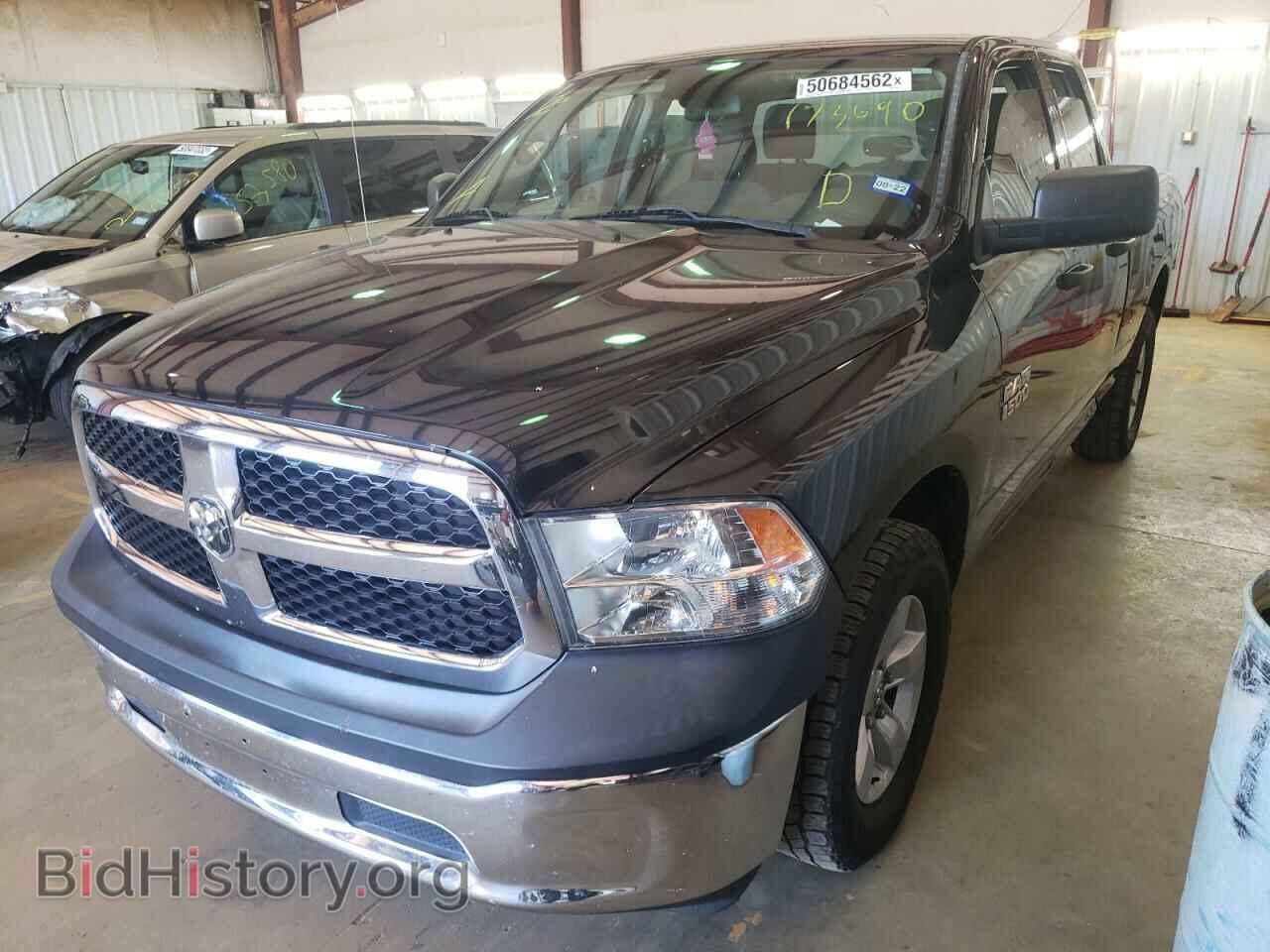 2018 RAM 1500 - VIN: 1C6RR6FG1JS173690 - Фото 2