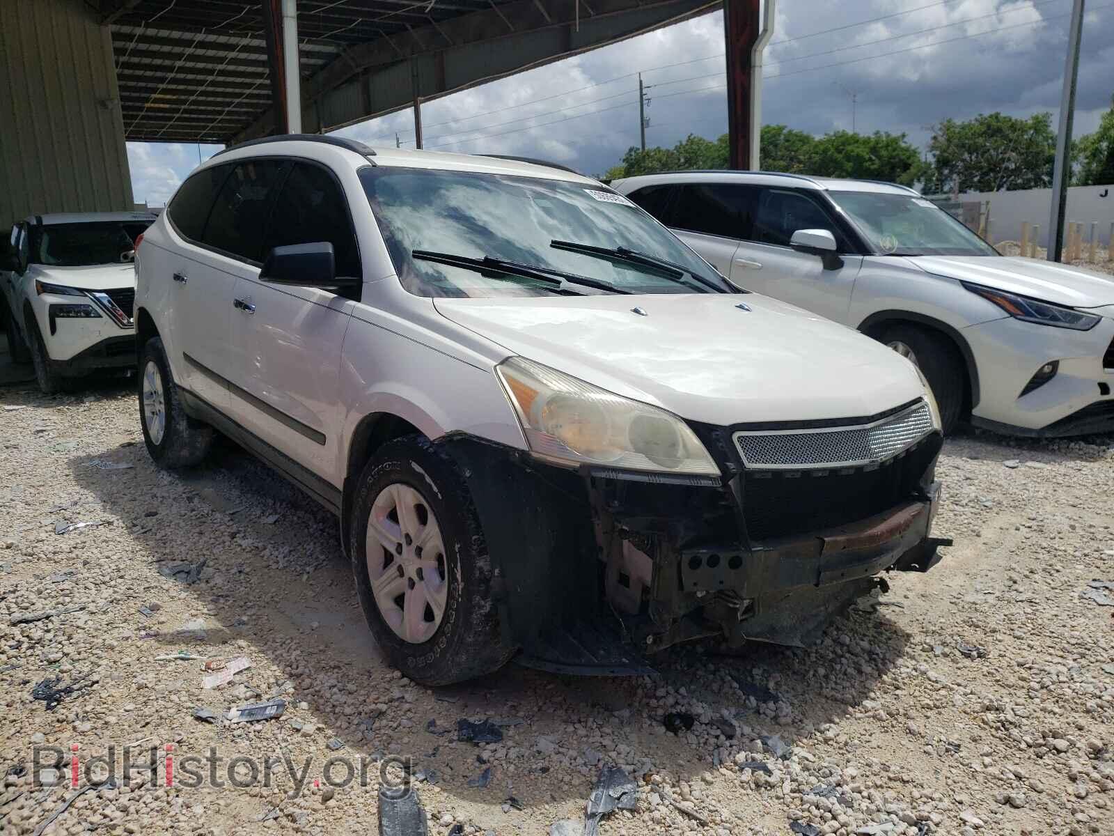Photo 1GNKRFED7BJ147837 - CHEVROLET TRAVERSE 2011