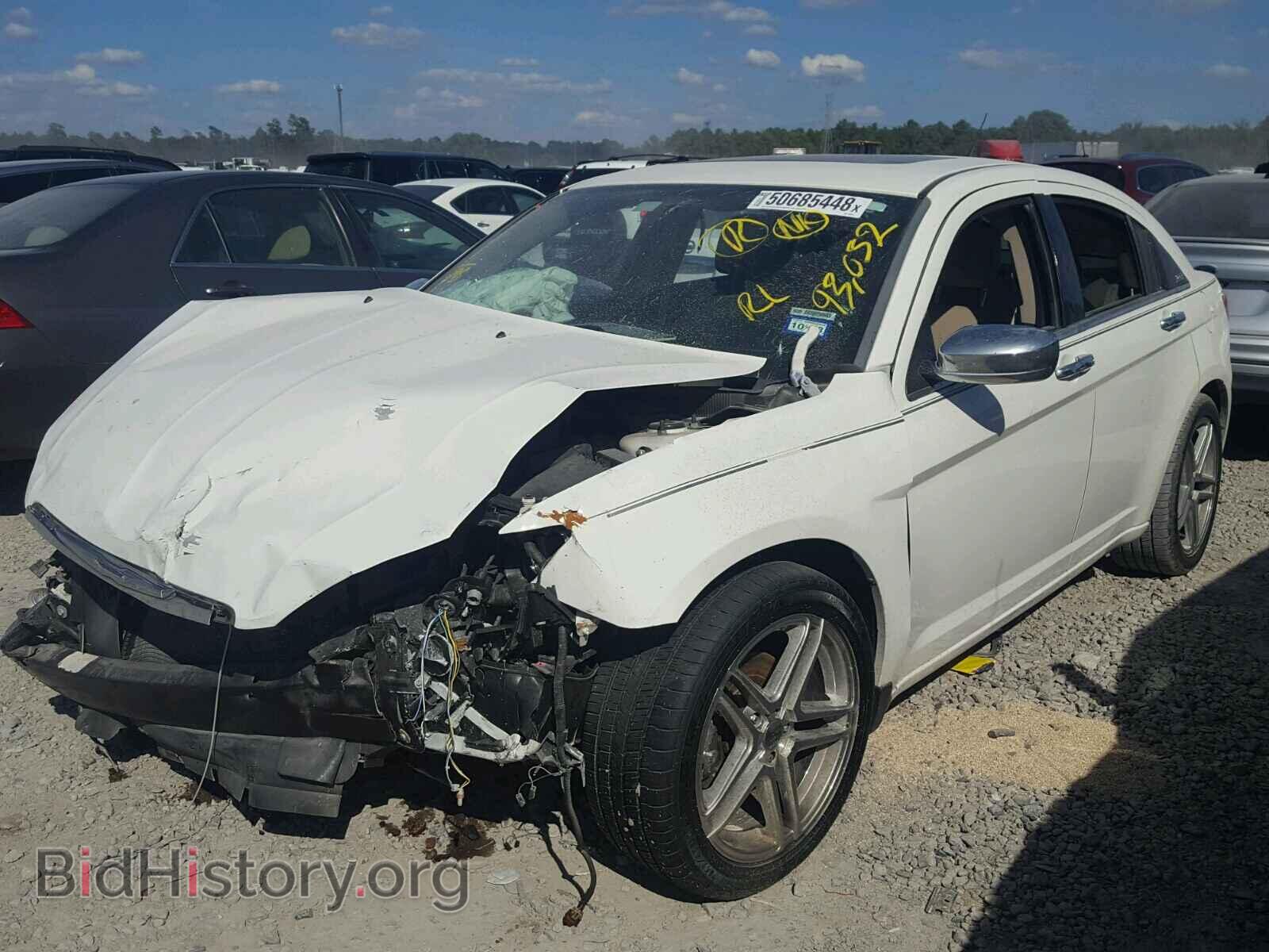 2011 CHRYSLER 200 - VIN: 1C3BC2FG5BN519863 - Photo 2