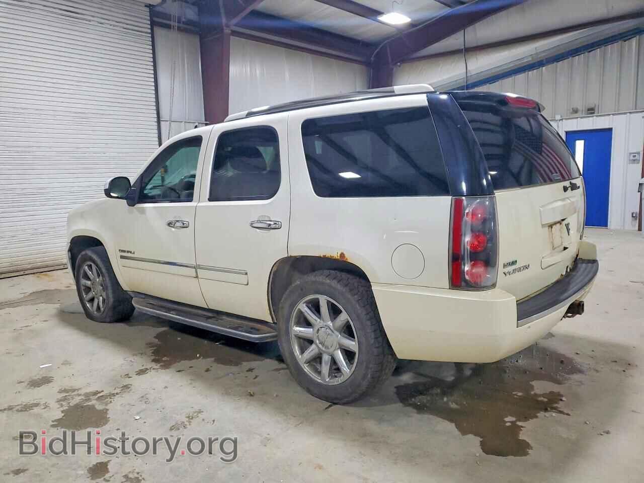 2011 GMC YUKON - VIN: 1GKS2EEF4BR212786 - Photo 2
