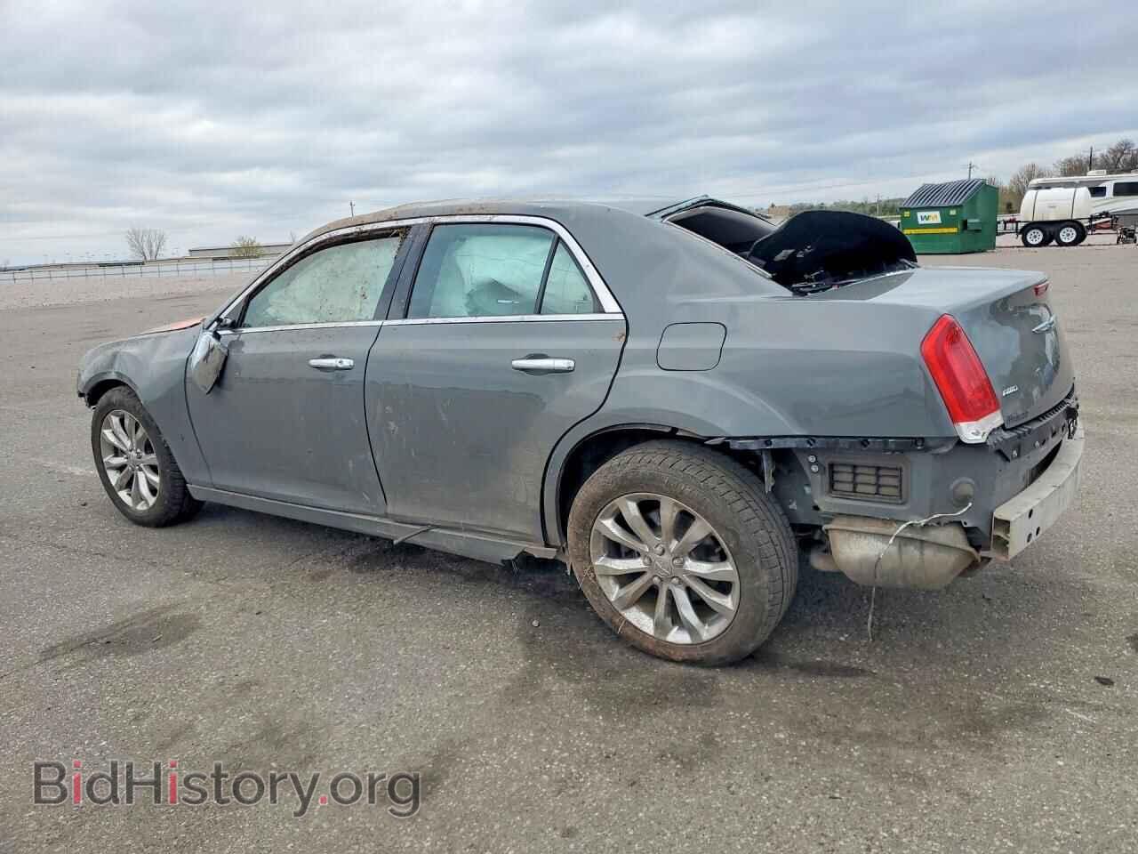 2018 CHRYSLER 300 - VIN: 2C3CCAKGXJH160392 - Фото 2
