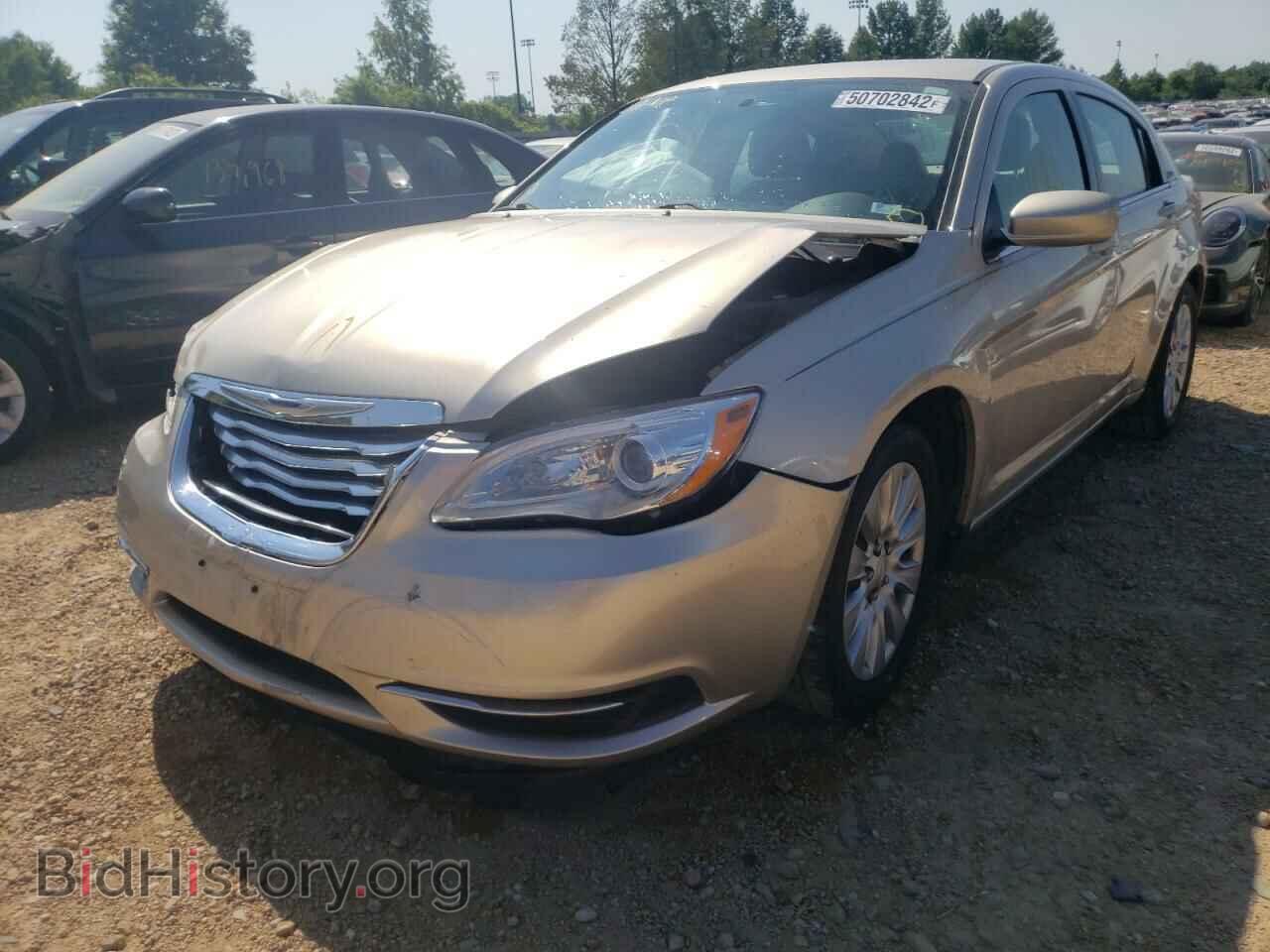 2013 CHRYSLER 200 - VIN: 1C3CCBAG2DN738147 - Фото 2