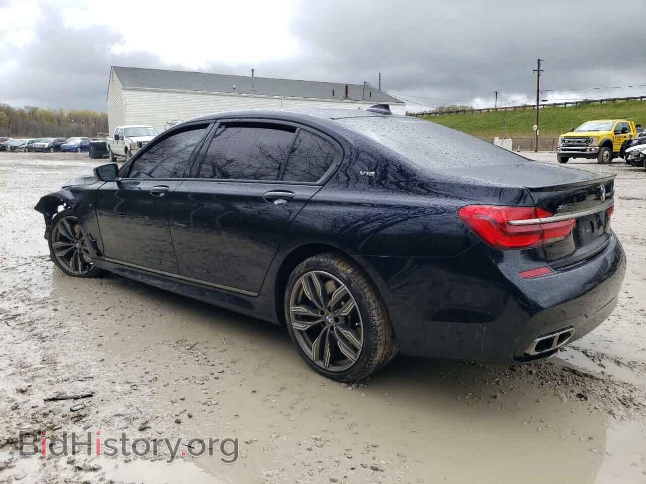 2018 BMW M7 - VIN: WBA7H6C5XJG614836 - Photo 2