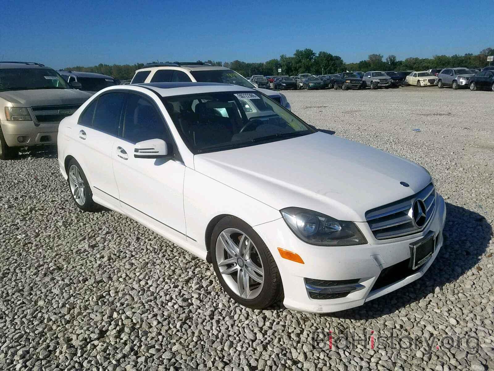 Photo WDDGF8AB0DR252351 - MERCEDES-BENZ C CLASS 2013