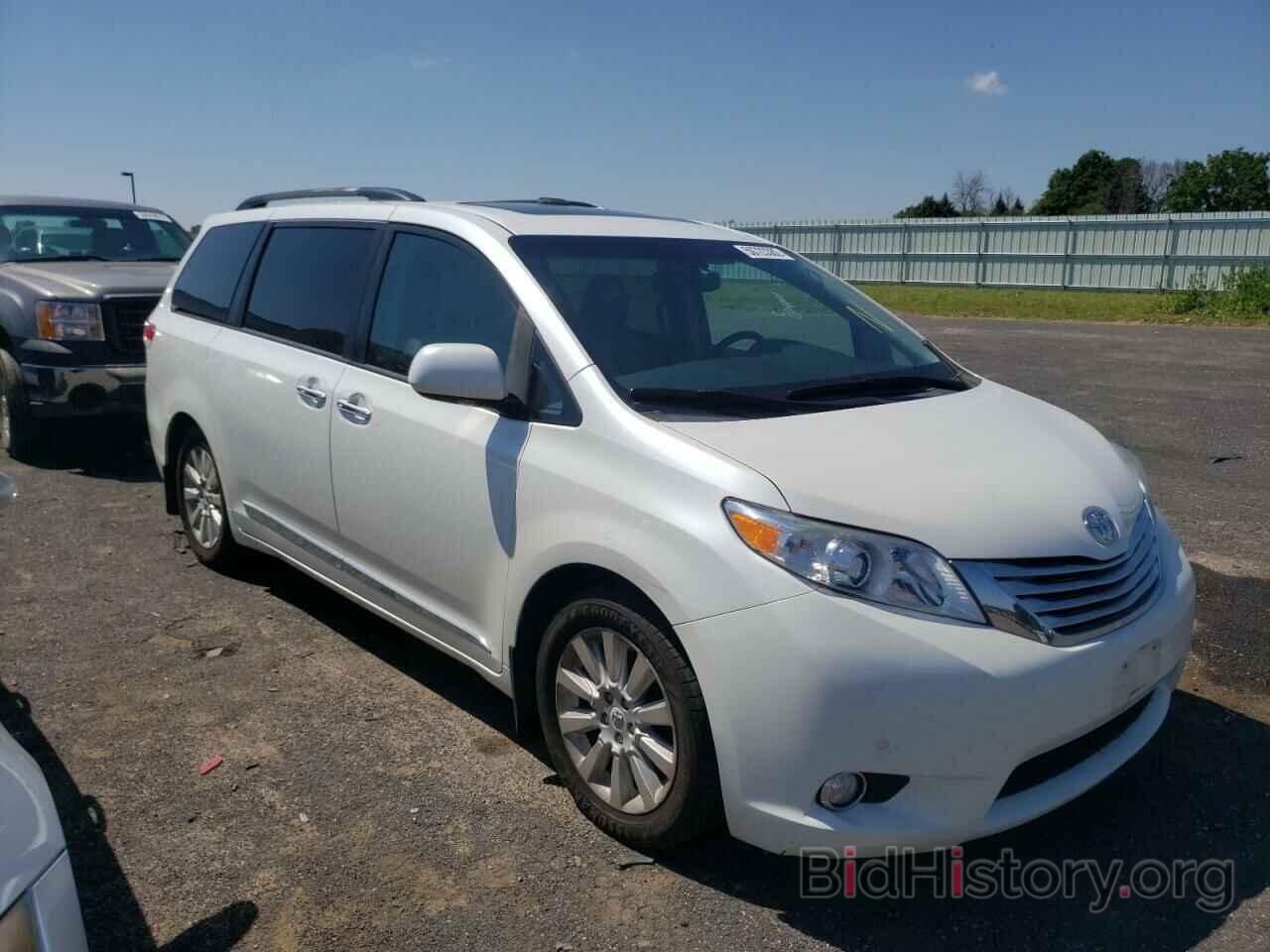 Фотография 5TDYK3DC4BS135095 - TOYOTA SIENNA 2011