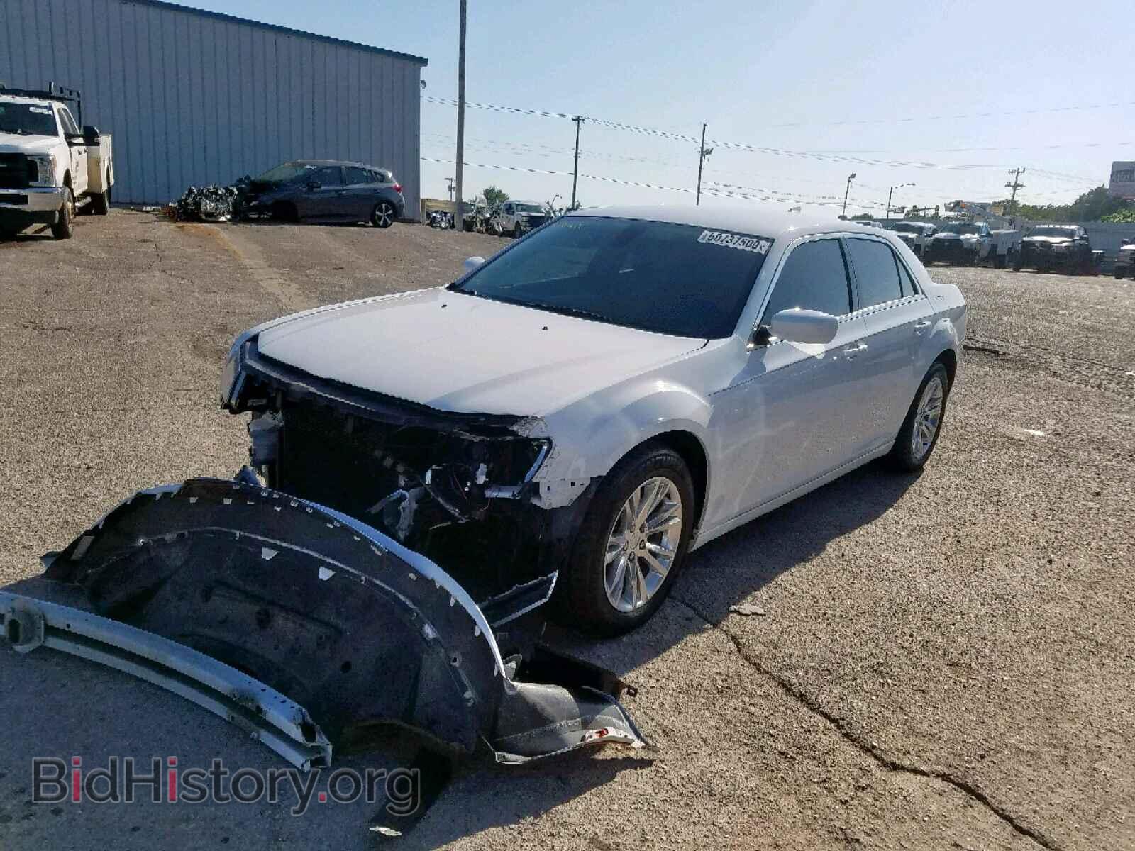 2017 CHRYSLER 300 - VIN: 2C3CCAAG0HH516635 - Фото 2