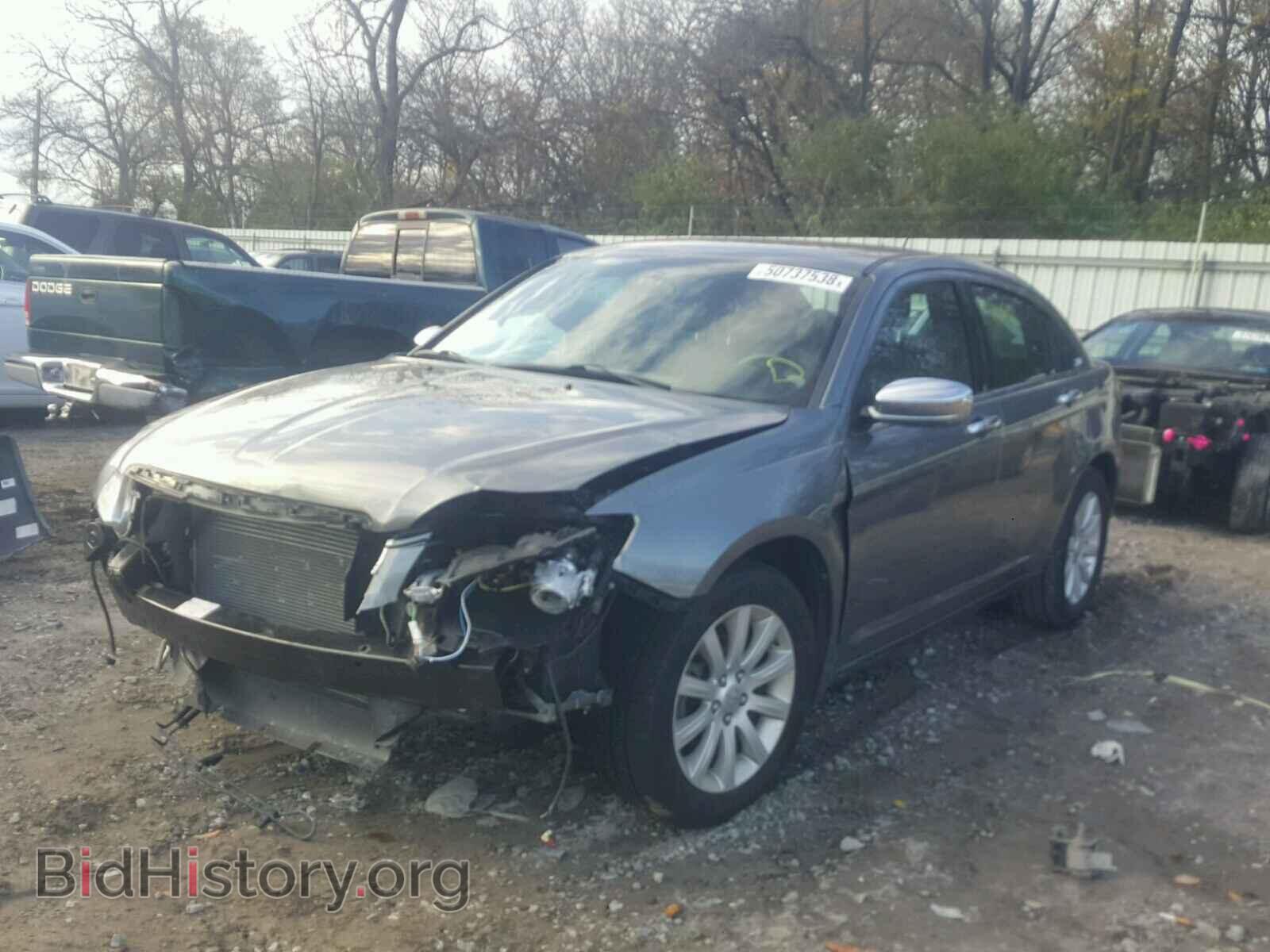 2013 CHRYSLER 200 - VIN: 1C3CCBCG4DN751902 - Фото 2