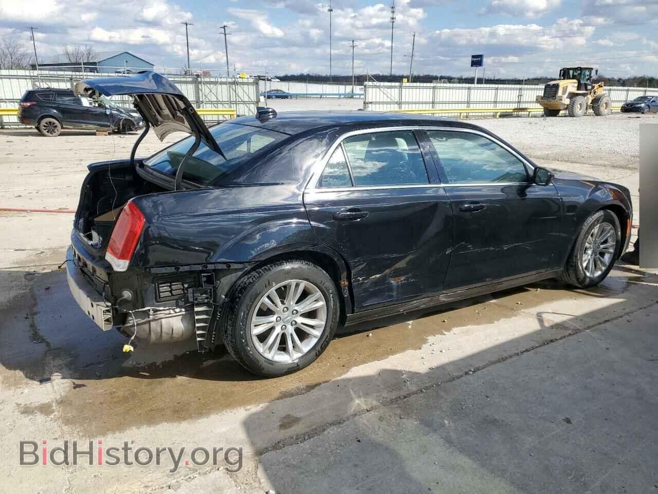 2017 CHRYSLER 300 - VIN: 2C3CCAAG8HH662183 - Фото 3