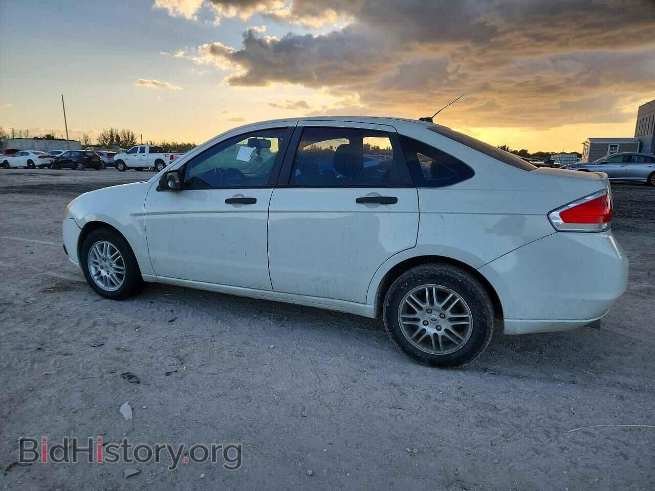 2011 FORD FOCUS - VIN: 1FAHP3FN7BW137297 - Photo 2
