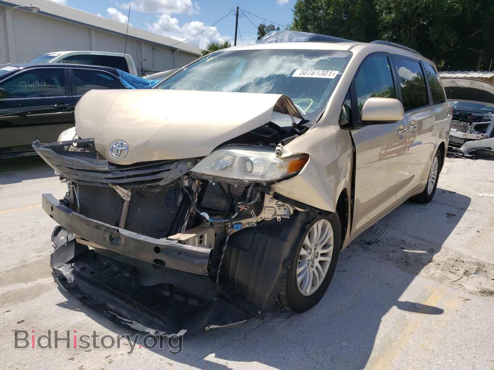 2013 TOYOTA SIENNA - VIN: 5TDYK3DC8DS298982 - Фото 2