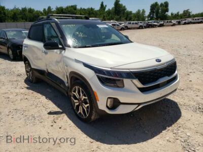 2021 Kia SELTOS Seltos SX, белый — VIN KNDETCA27M7217931, Copart