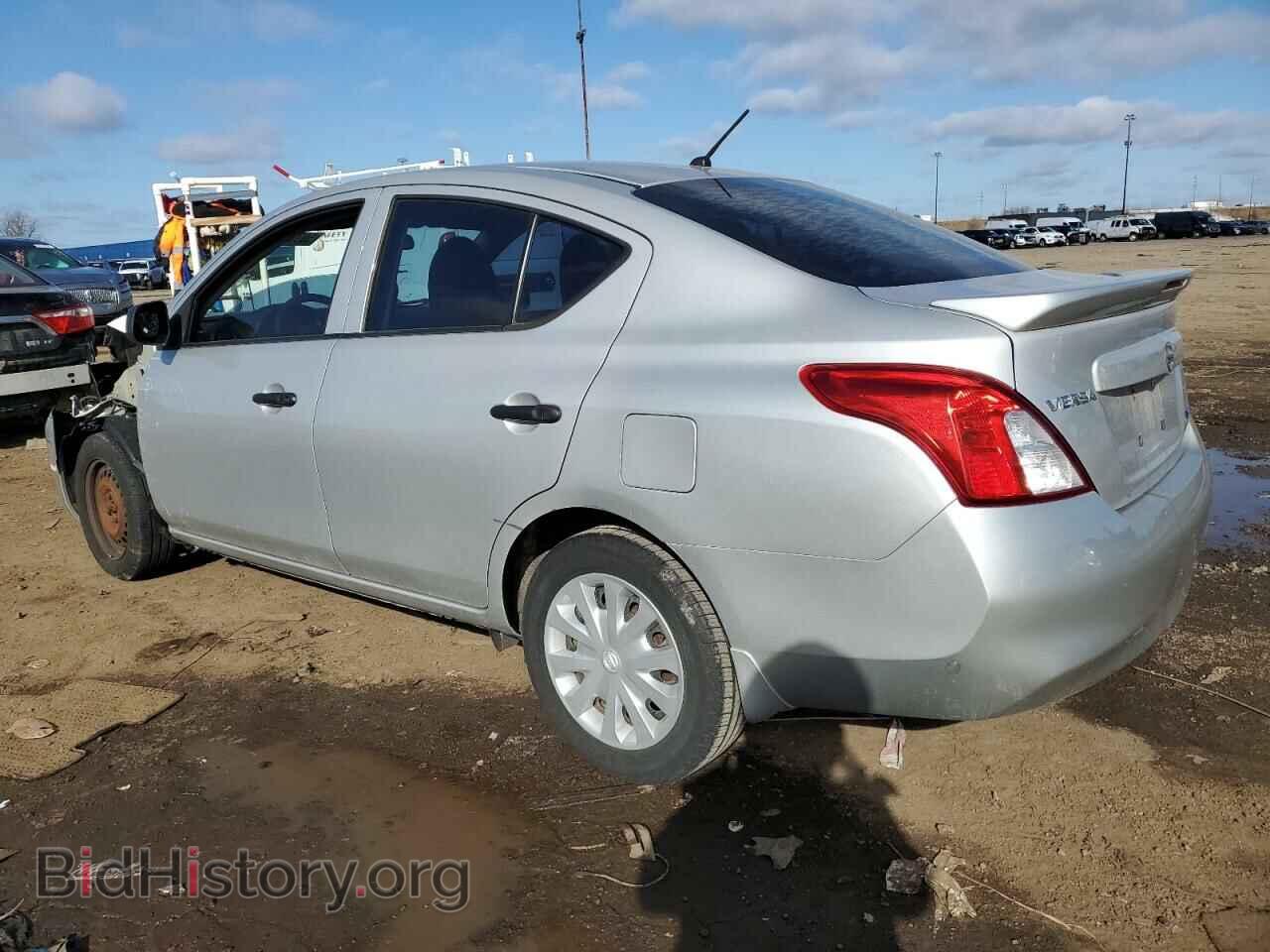 2013 NISSAN VERSA - VIN: 3N1CN7AP1DL870550 - Фото 2