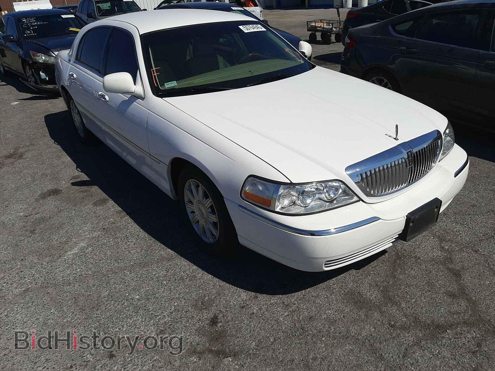 Photo 2LNHM82W48X647551 - LINCOLN TOWNCAR 2008