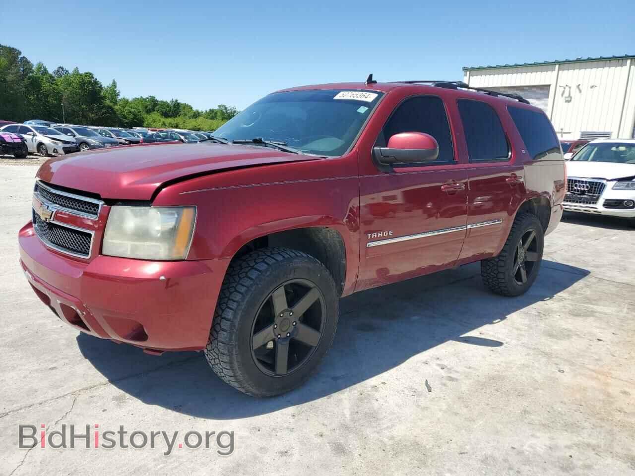 Photo 1GNSCBE09BR247768 - CHEVROLET TAHOE 2011