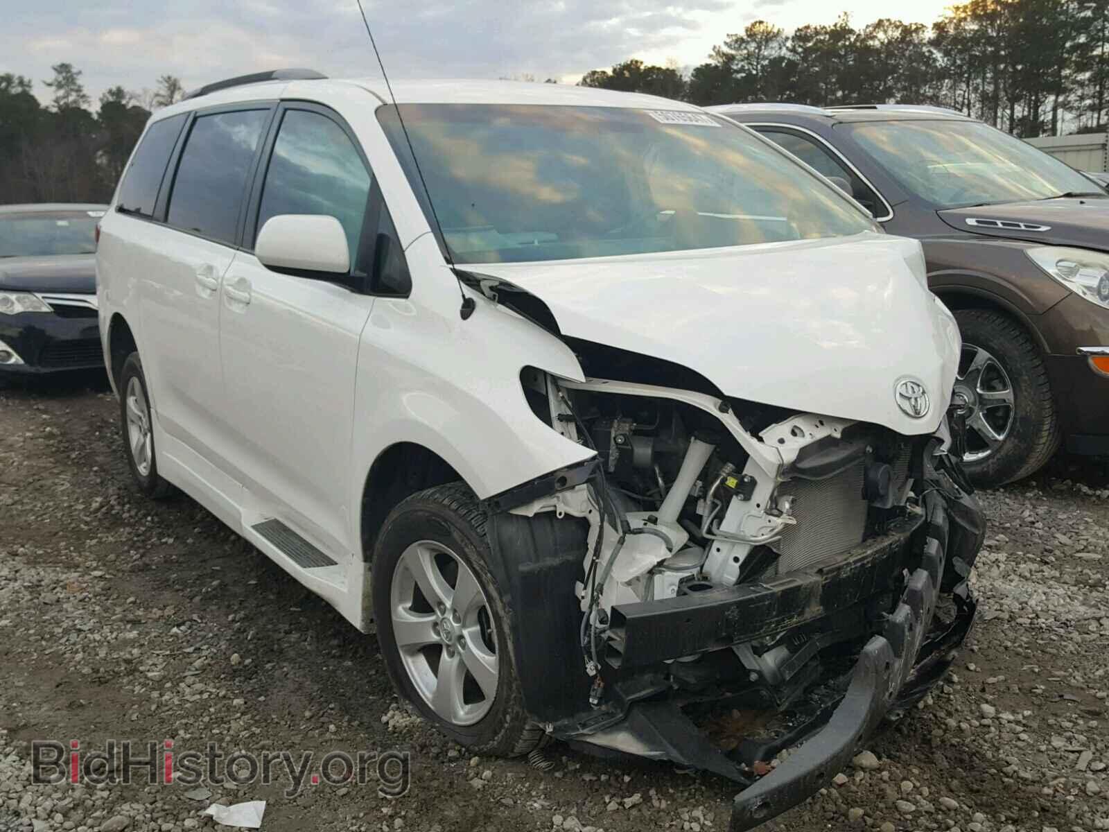Photo 5TDKK3DC3ES403810 - TOYOTA SIENNA LE 2014