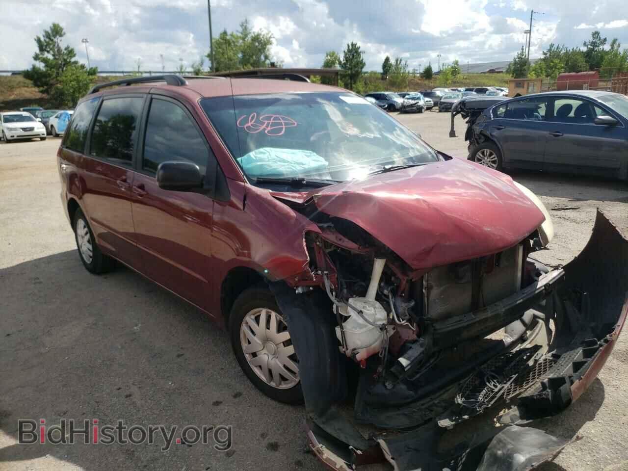 Фотография 5TDKK4CC0AS294000 - TOYOTA SIENNA 2010