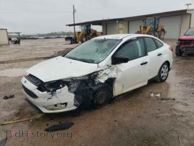 2015 Ford FOCUS S, белый — VIN 1FADP3E26FL338301, Copart