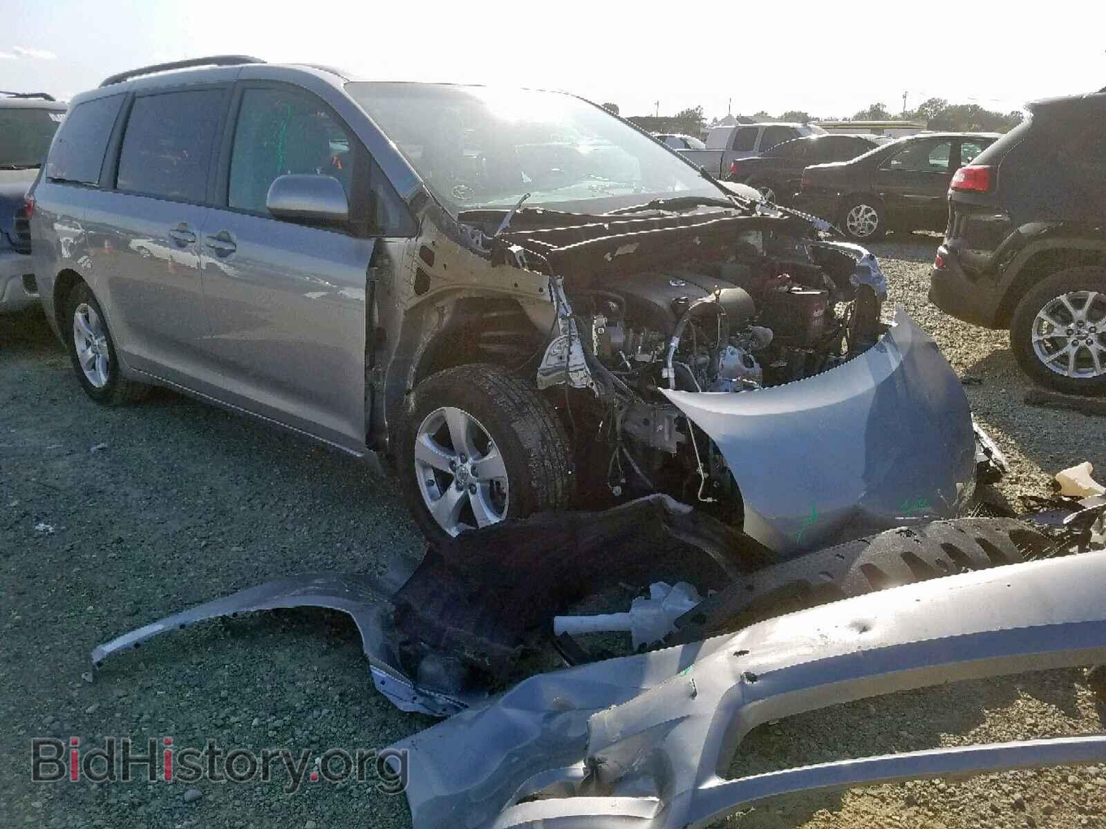 Фотография 5TDKZ3DC4HS881296 - TOYOTA SIENNA LE 2017
