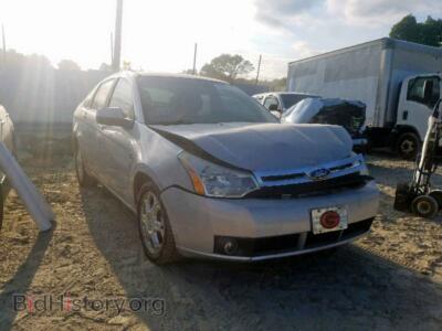 2008 Ford FOCUS SE, серебристый — VIN 1FAHP35N18W220573, Copart