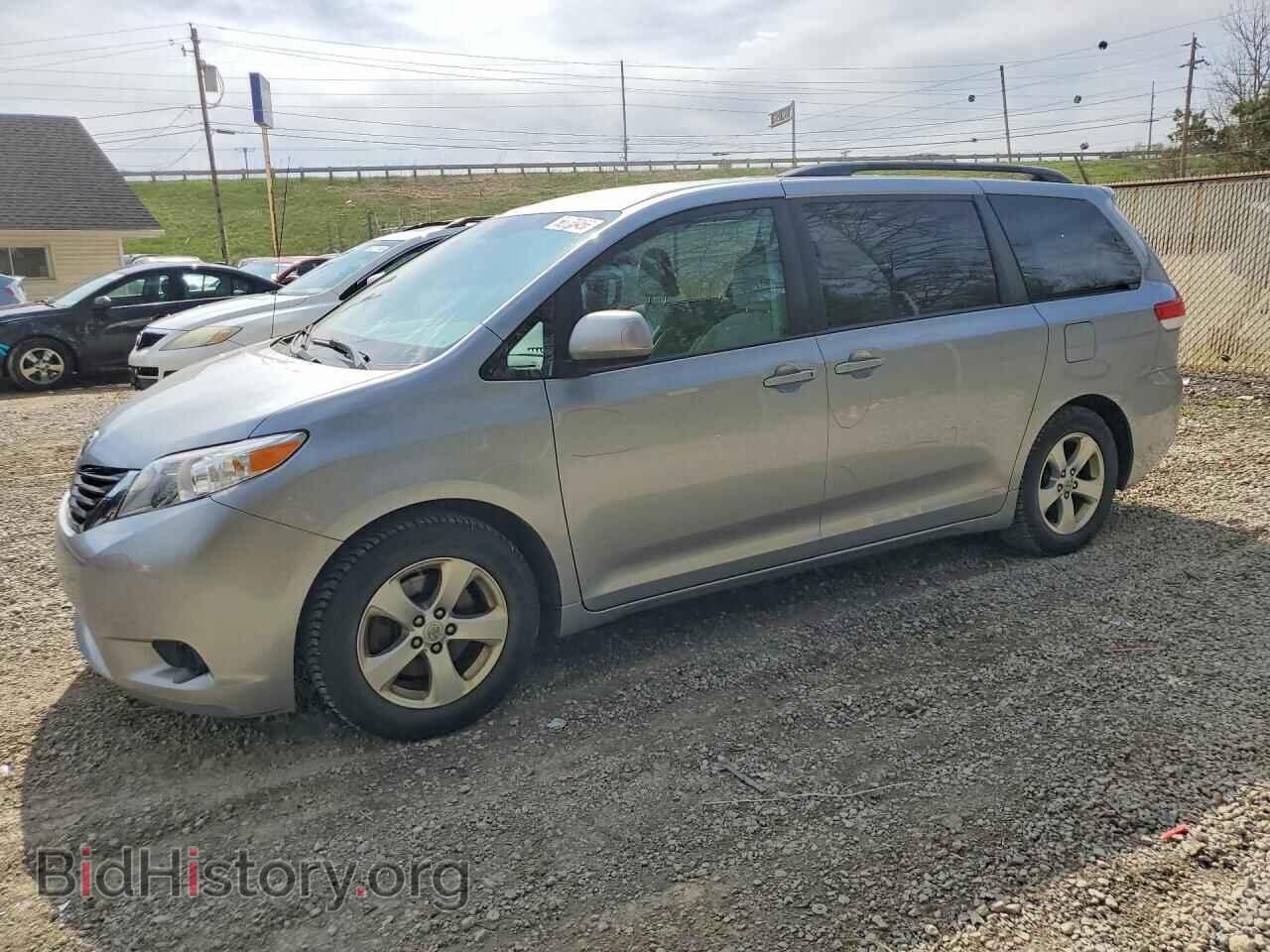 Photo 5TDKK3DC9DS364574 - TOYOTA SIENNA 2013