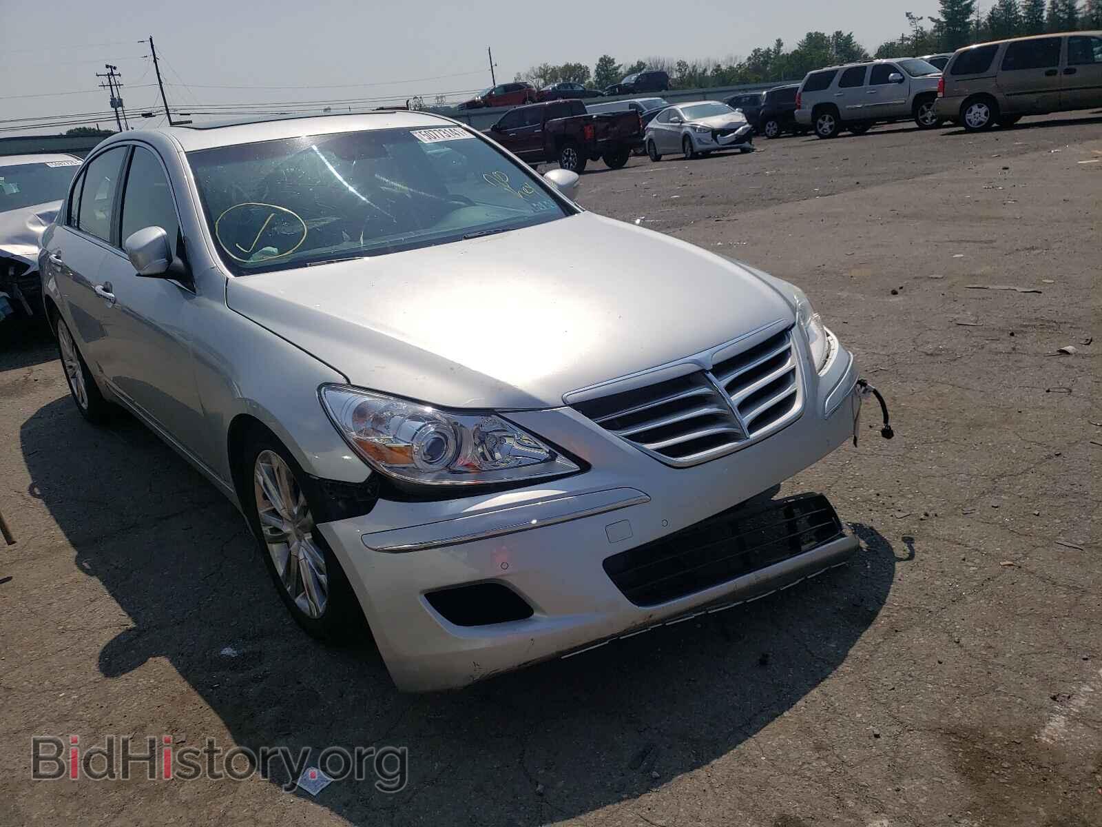 Photo KMHGC46FX9U032447 - HYUNDAI GENESIS 2009